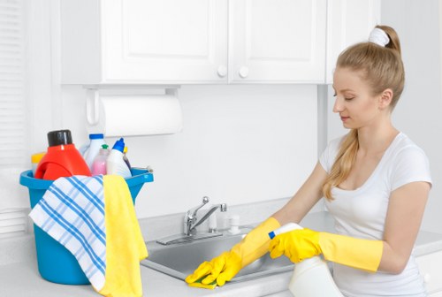 Deep cleaning a Stockwell kitchen during the end of tenancy process